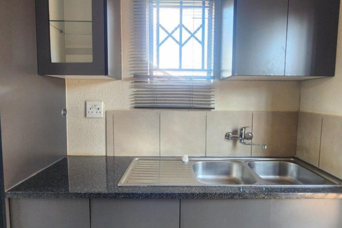 Spacious 2 bedroom and 1 bathroom house for sale in sky city  - Photo 5