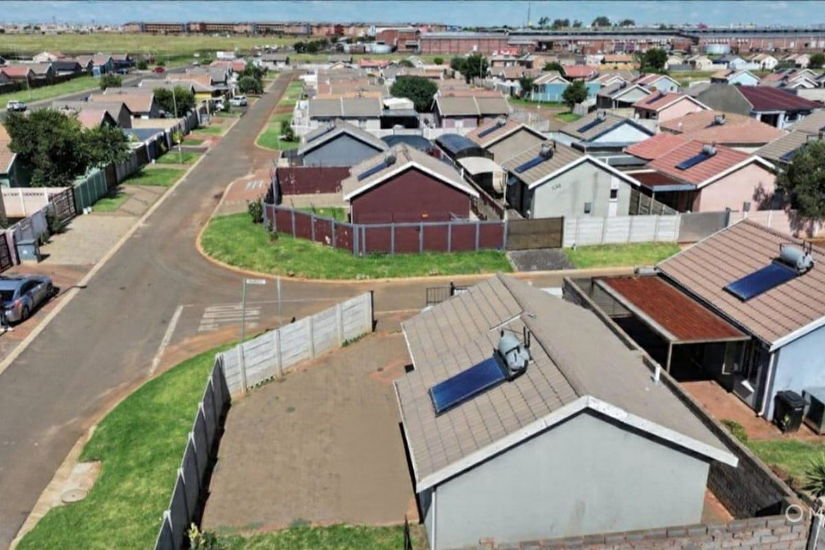 Spacious 2 bedroom and 1 bathroom house for sale in sky city  - Photo 3