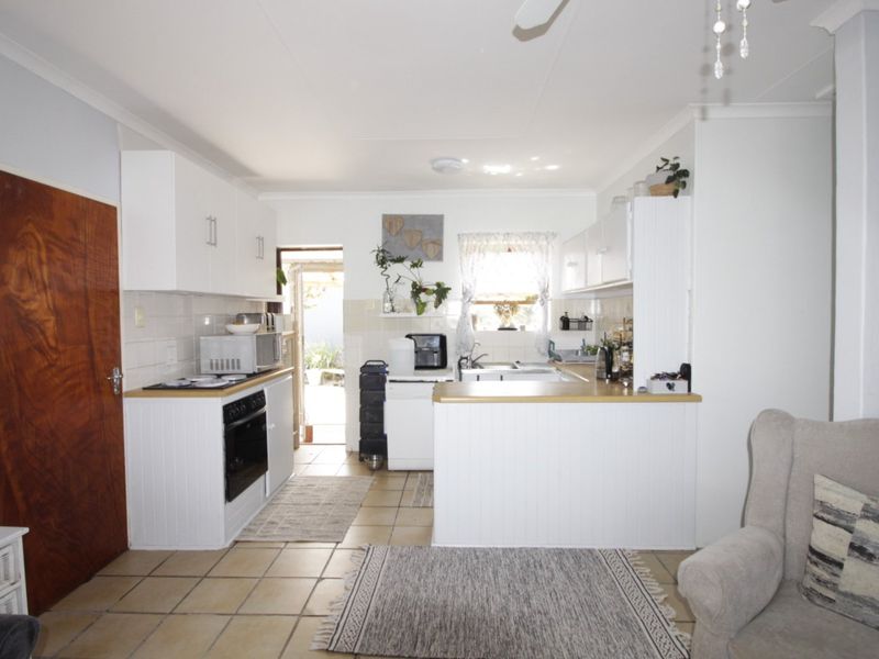 Walking distance to the beach - Photo 5