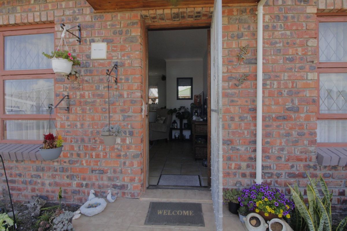 Walking distance to the beach - Photo 2