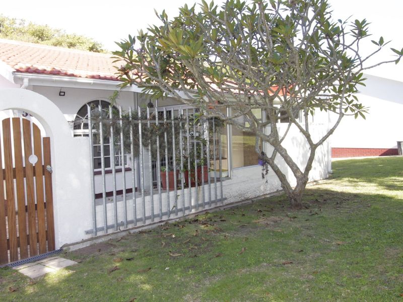 Relaxed Coastal Living  - Photo 2