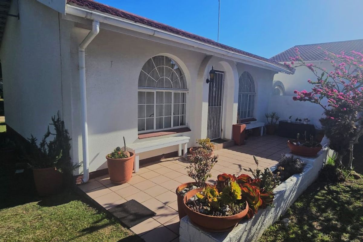 Live the Aston Bay dream  - Photo 2