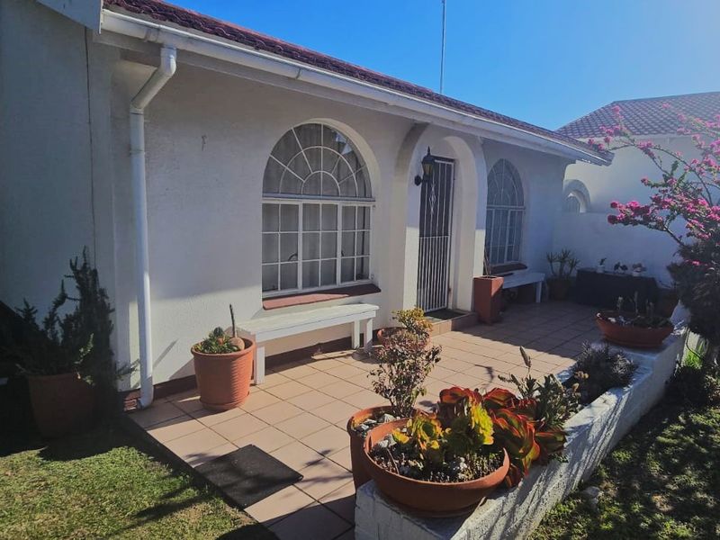 Live the Aston Bay dream  - Photo 2