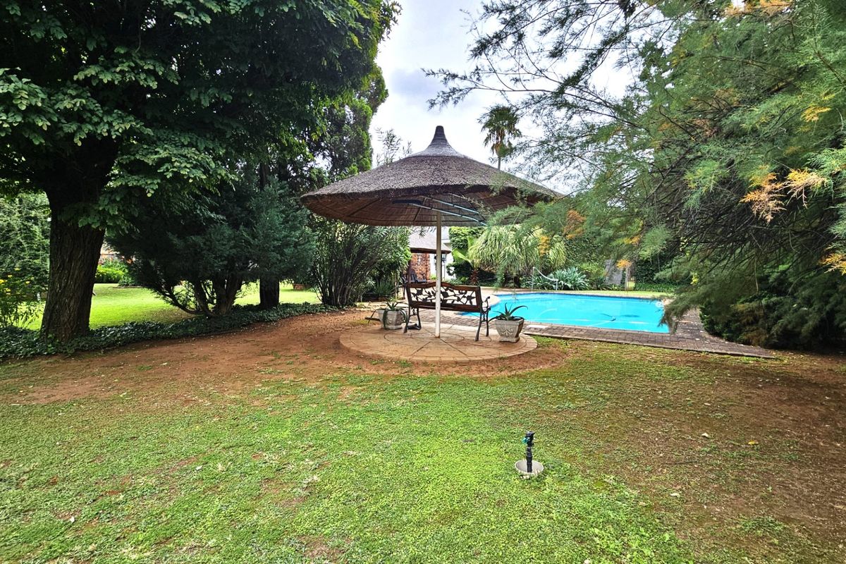 Impeccable family home in Three Rivers East. - Photo 4