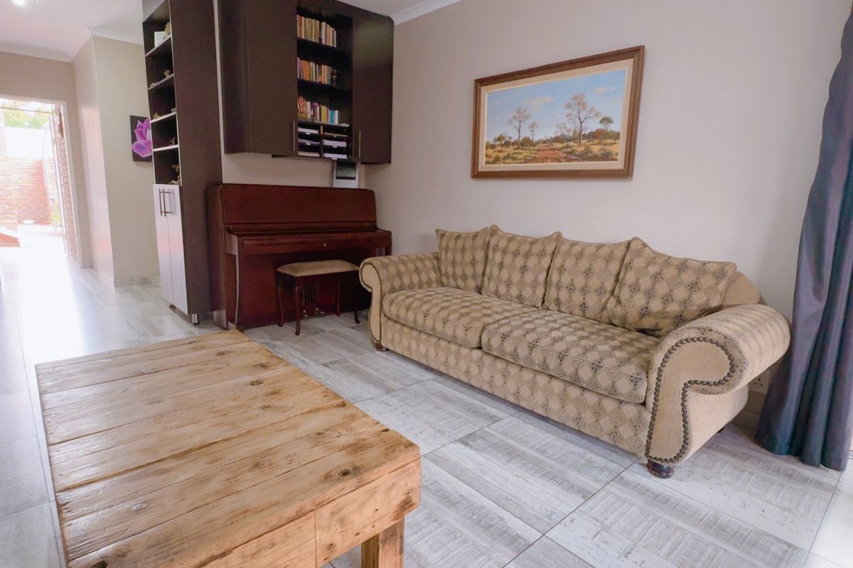 A well positioned simplex in Three Rivers - Photo 4