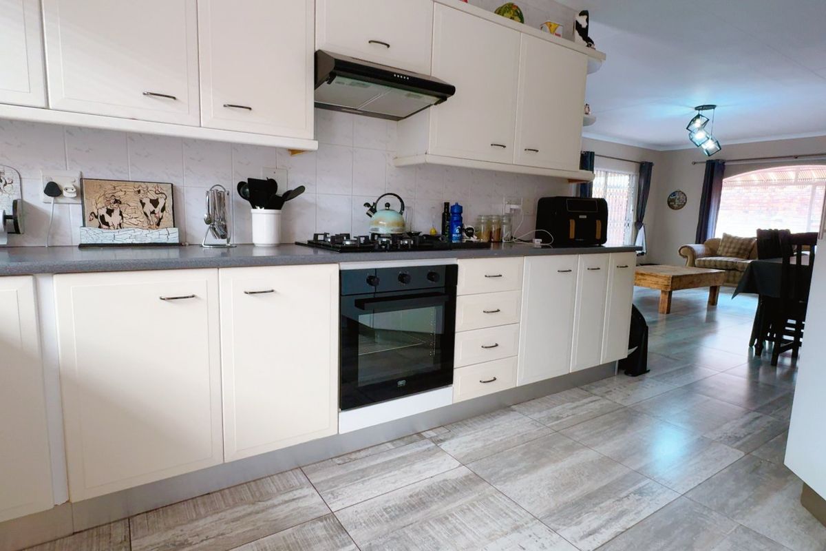 A well positioned simplex in Three Rivers - Photo 5