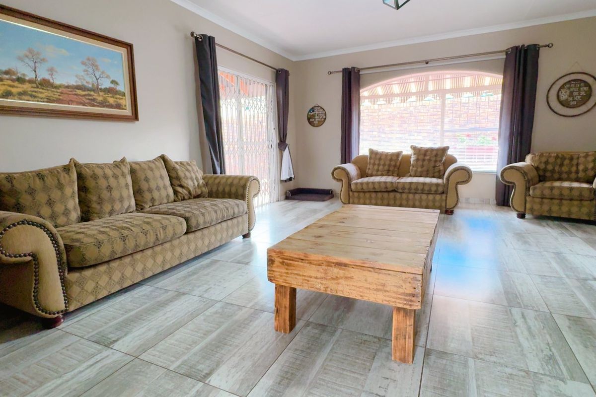 A well positioned simplex in Three Rivers - Photo 3