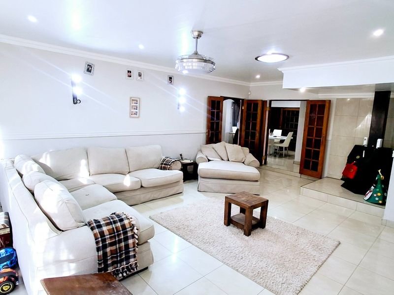 Spacious Low-Maintenance Family Home with Entertainment Area - Photo 2