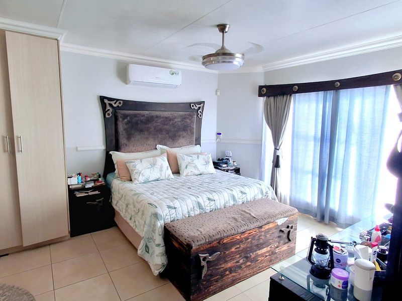 Spacious Low-Maintenance Family Home with Entertainment Area - Photo 10