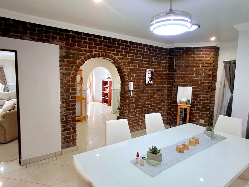 Spacious Low-Maintenance Family Home with Entertainment Area - Photo 8