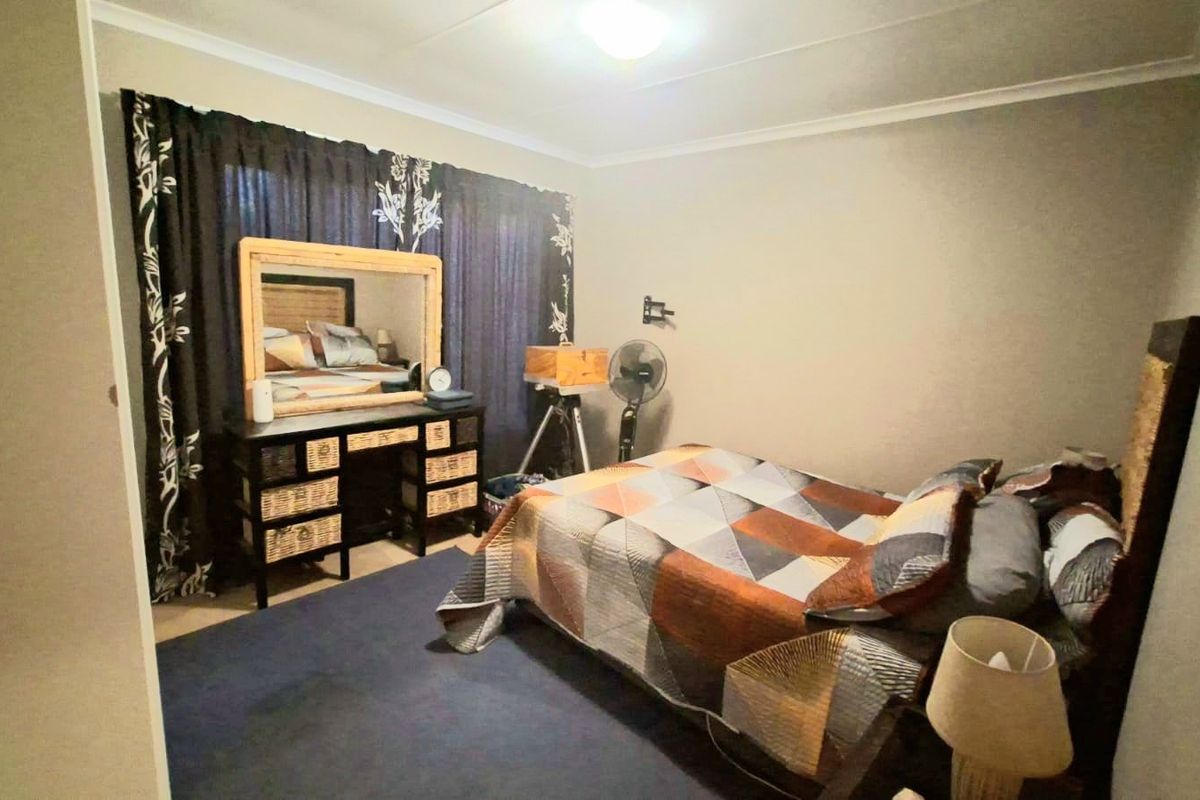 Secure & Pet-Friendly Townhouse in a Well-Maintained Complex – Ideal for First-Time Buyers or Small Families - Photo 5