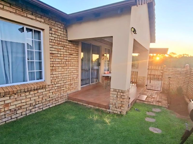 Secure & Pet-Friendly Townhouse in a Well-Maintained Complex – Ideal for First-Time Buyers or Small Families - Photo 10