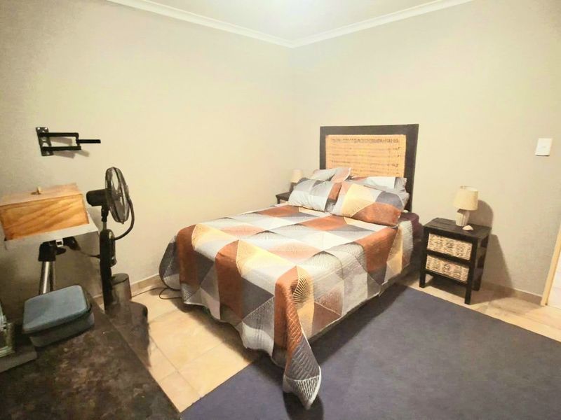 Secure & Pet-Friendly Townhouse in a Well-Maintained Complex – Ideal for First-Time Buyers or Small Families - Photo 6