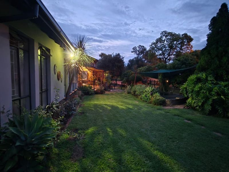 Spacious Family Home With Entertainment And Flatlet - Photo 5