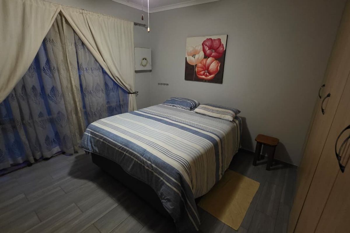 Spacious Family Home With Entertainment And Flatlet - Photo 3