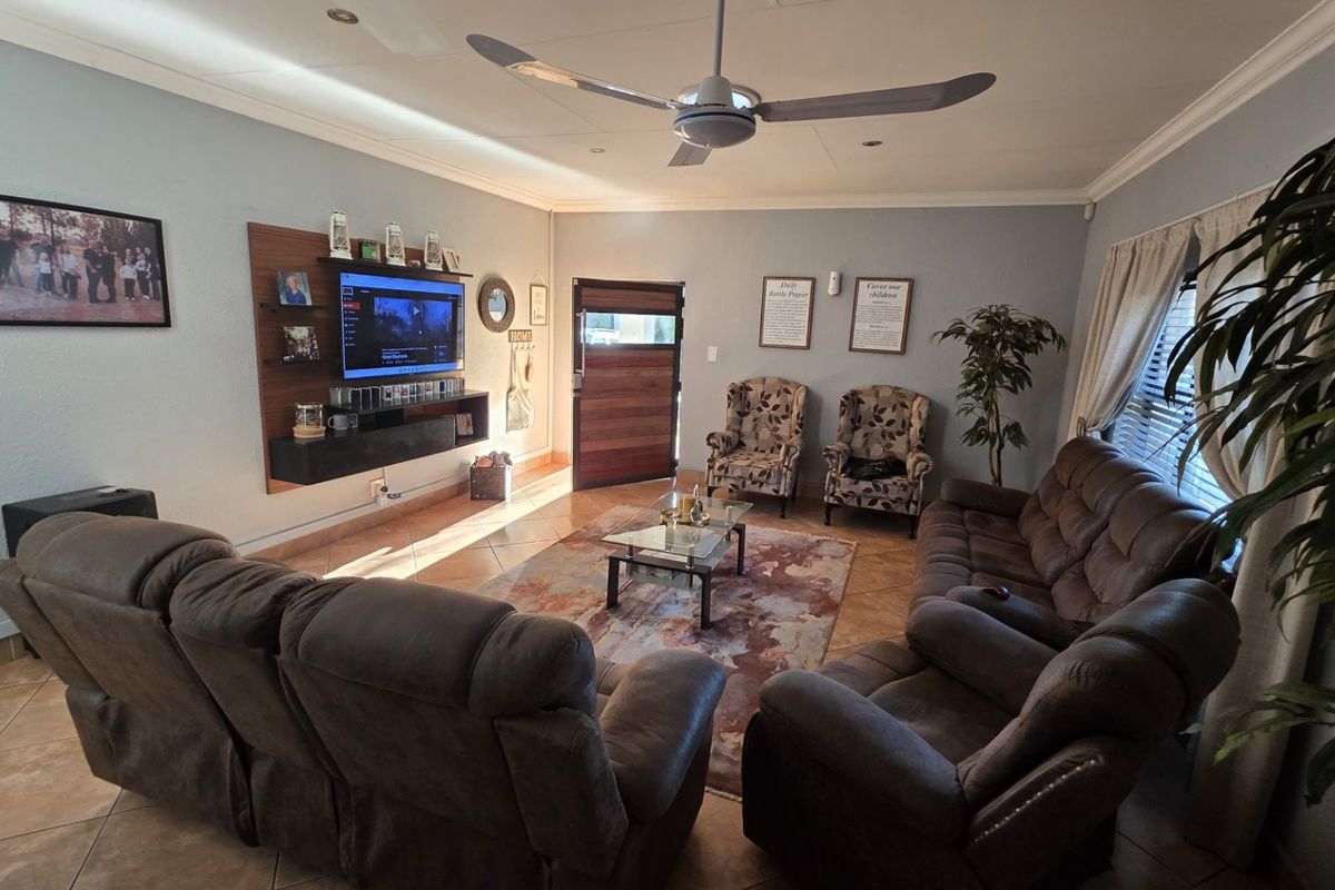 Spacious Family Estate Home With Flatlet - Photo 3