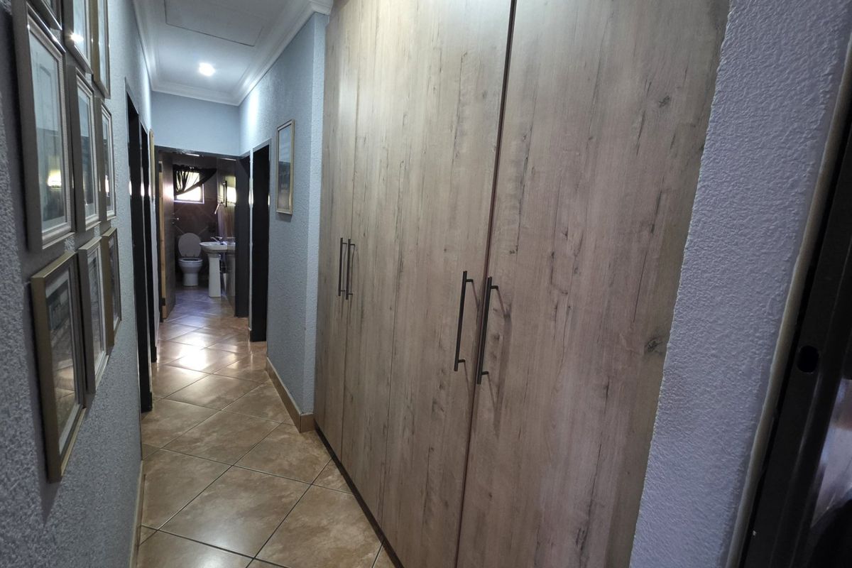 Spacious Family Estate Home With Flatlet - Photo 5