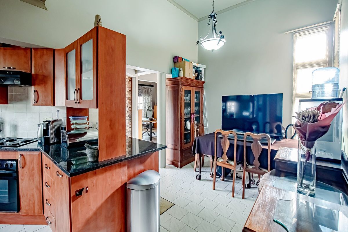 Versatile Family Home With Flatlet Income - Photo 3