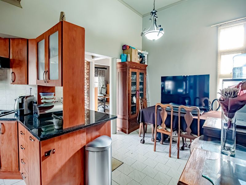 Versatile Family Home With Flatlet Income - Photo 3