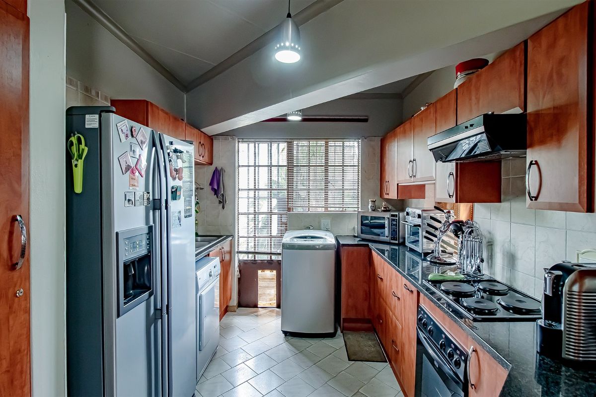 Versatile Family Home With Flatlet Income - Photo 2