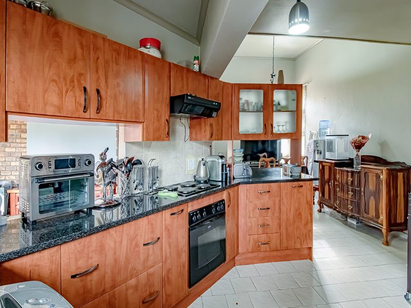 Versatile Family Home With Flatlet Income - Photo 4