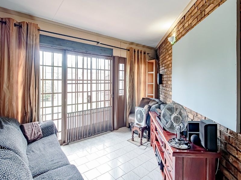 Versatile Family Home With Flatlet Income - Photo 6