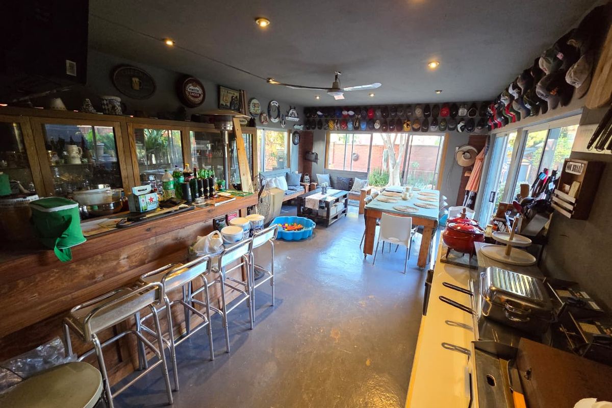 Modern Estate Home With Two Flatlets - Photo 2