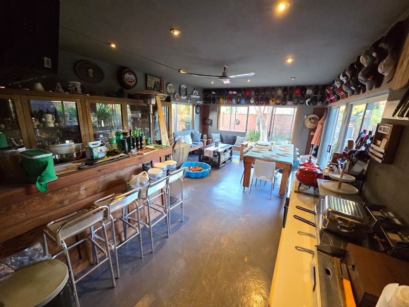 Modern Estate Home With Two Flatlets - Photo 2