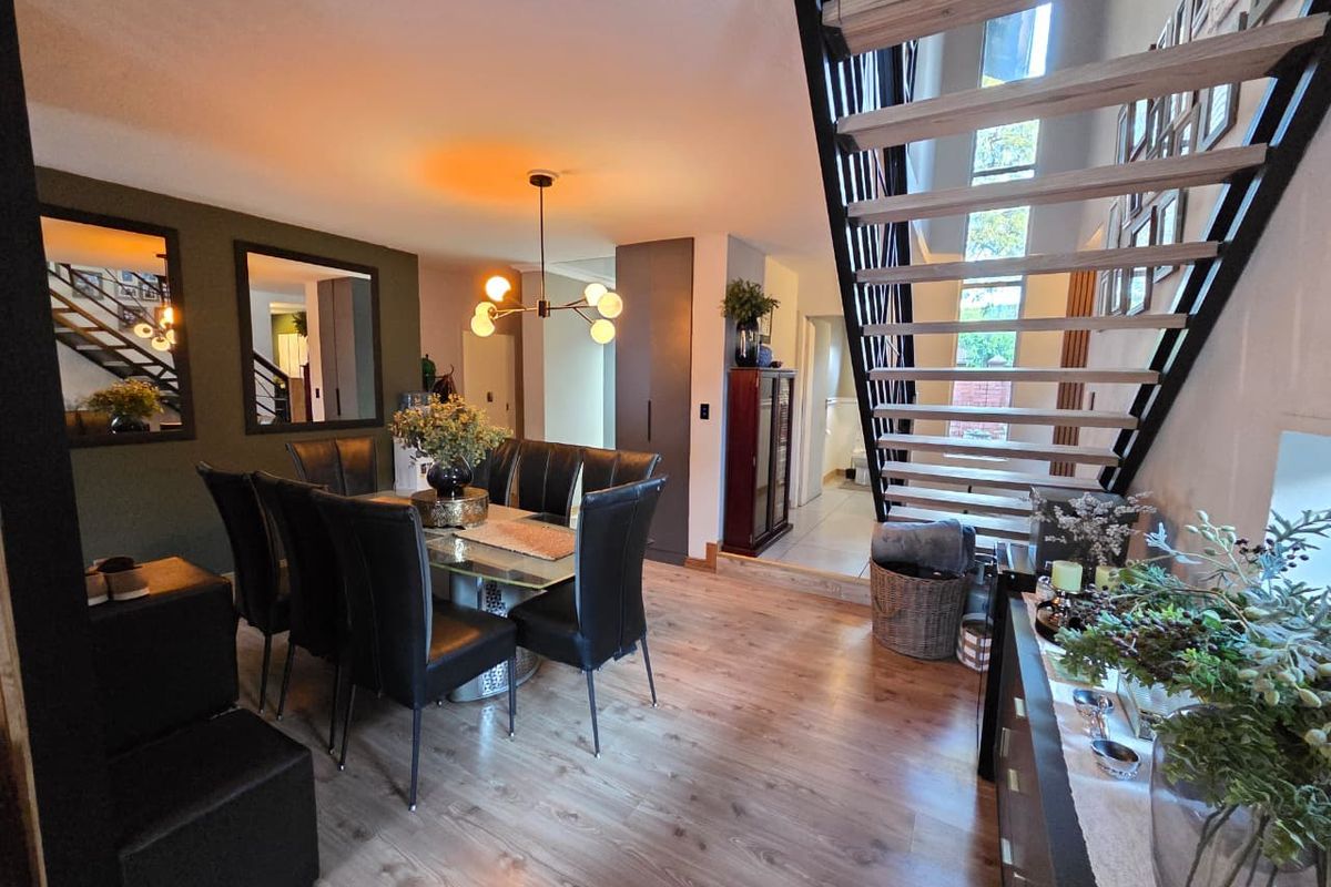 Modern Estate Home With Two Flatlets - Photo 4