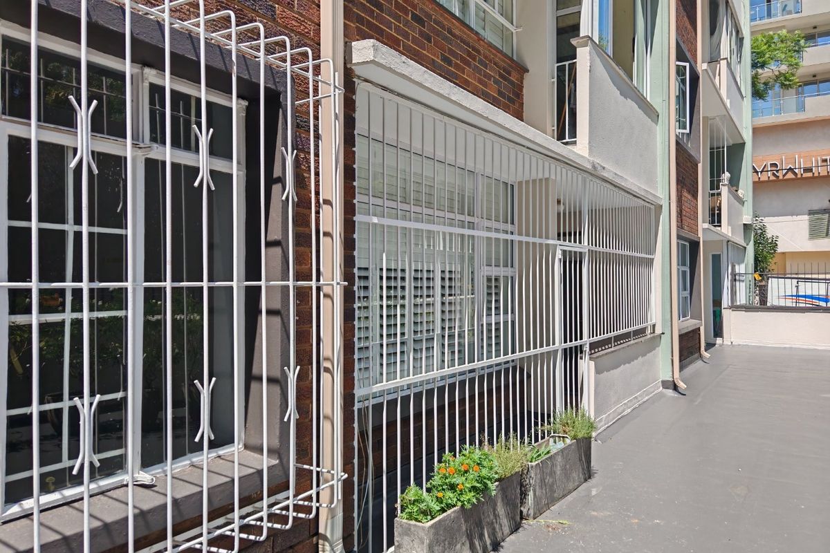 1 Bedroom Apartment / Flat for sale in Rosebank - Photo 3