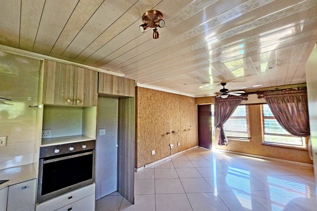 Absolutely Stunning 3-Bedroom Home – Elegant, Modern & Move-In Ready - Photo 5