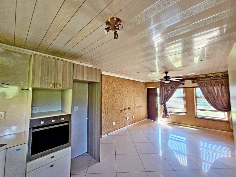 Absolutely Stunning 3-Bedroom Home – Elegant, Modern & Move-In Ready - Photo 5