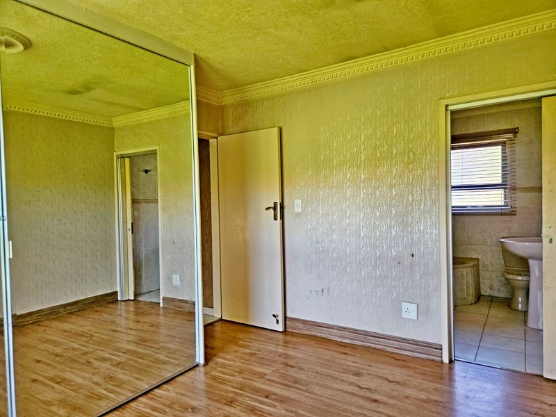 Absolutely Stunning 3-Bedroom Home – Elegant, Modern & Move-In Ready - Photo 10