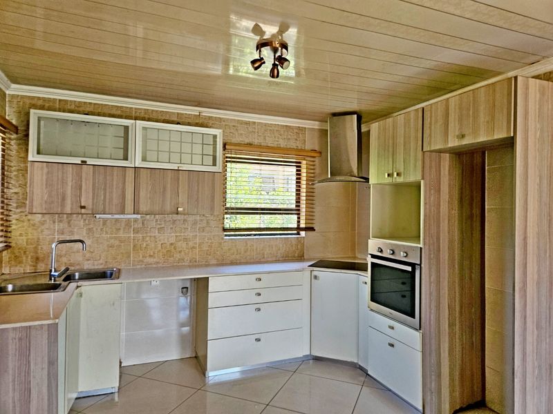 Absolutely Stunning 3-Bedroom Home – Elegant, Modern & Move-In Ready - Photo 8