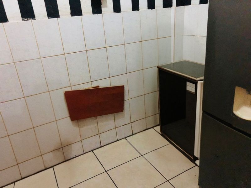 1 Bedroom Sharing Apartment To Let In Durban Central, Durban - Photo 3