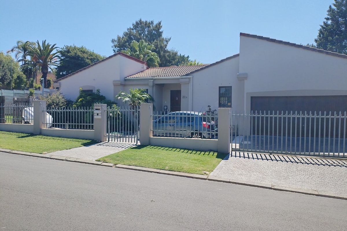 BEAUTIFUL STREET APPEAL- ENTERTAINERS DELIGHT - Photo 3