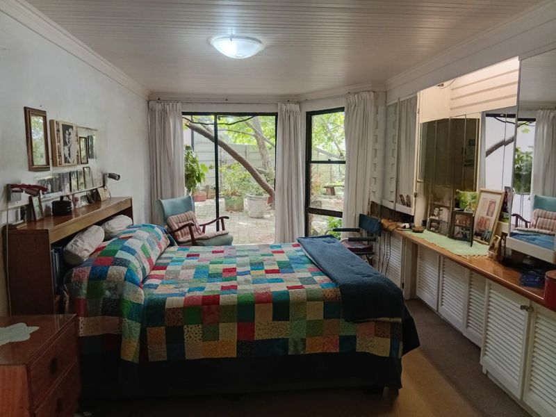 5 Bedroom House in Exclusive Location on Large Yard - Photo 3