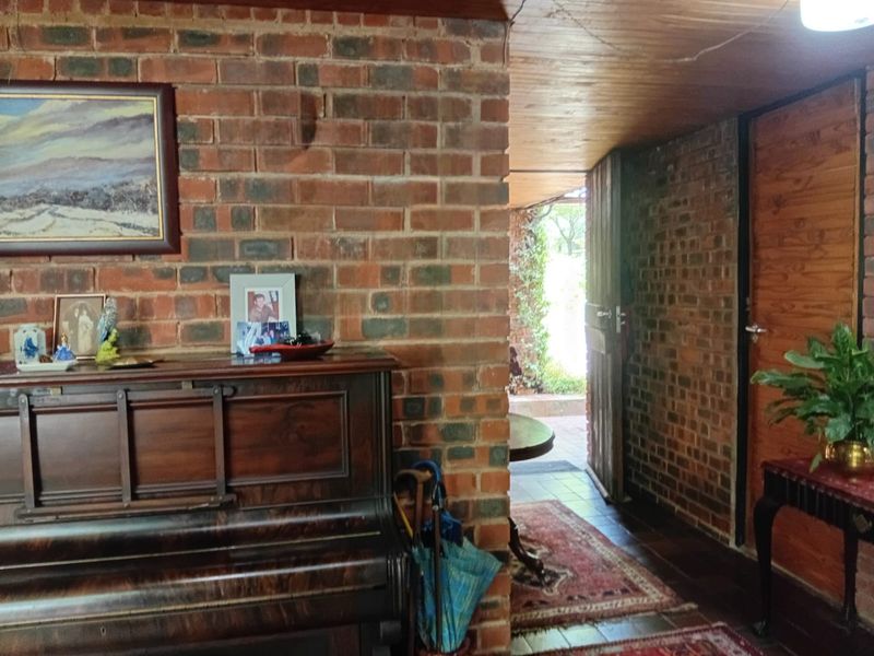 5 Bedroom House in Exclusive Location on Large Yard - Photo 5