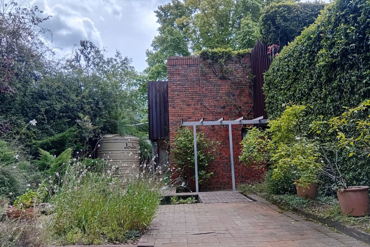 5 Bedroom House in Exclusive Location on Large Yard - Photo 4
