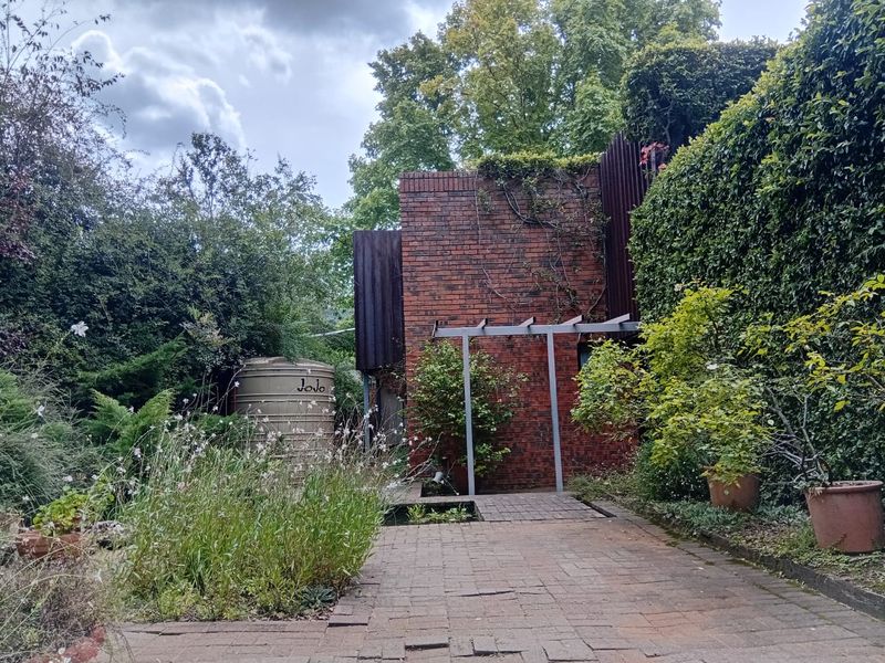 5 Bedroom House in Exclusive Location on Large Yard - Photo 4