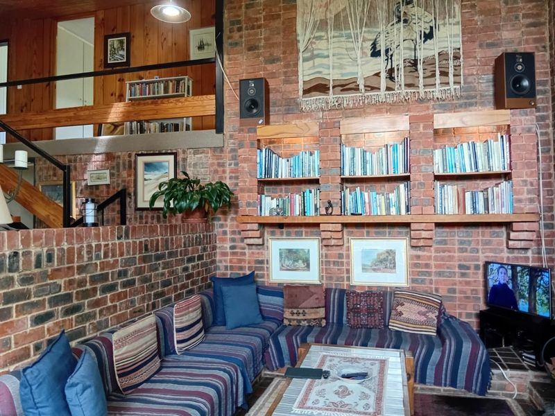 5 Bedroom House in Exclusive Location on Large Yard - Photo 10