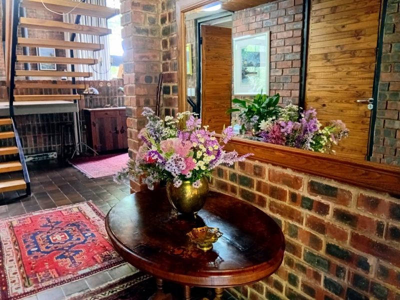 5 Bedroom House in Exclusive Location on Large Yard - Photo 6