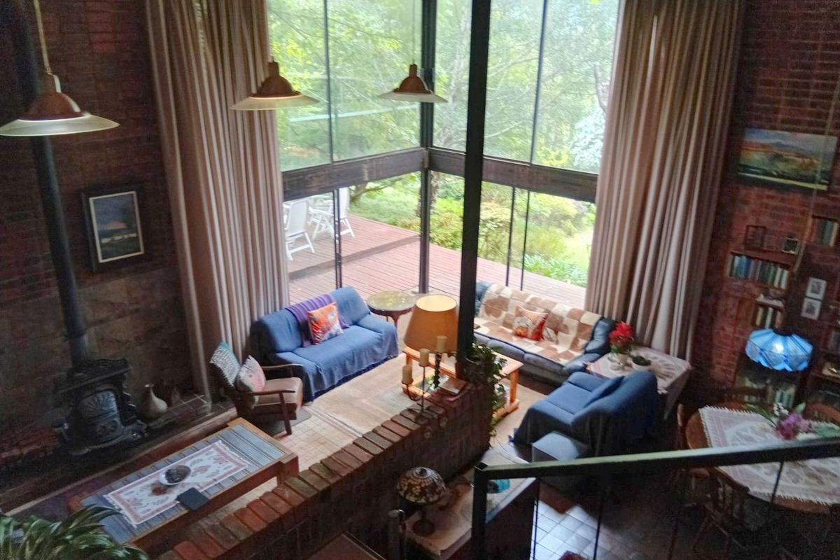 5 Bedroom House in Exclusive Location on Large Yard - Photo 2