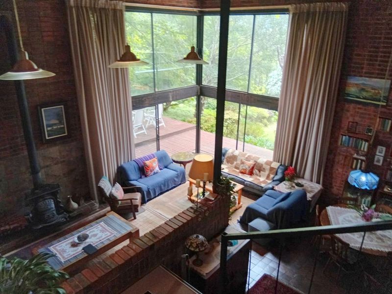 5 Bedroom House in Exclusive Location on Large Yard - Photo 2