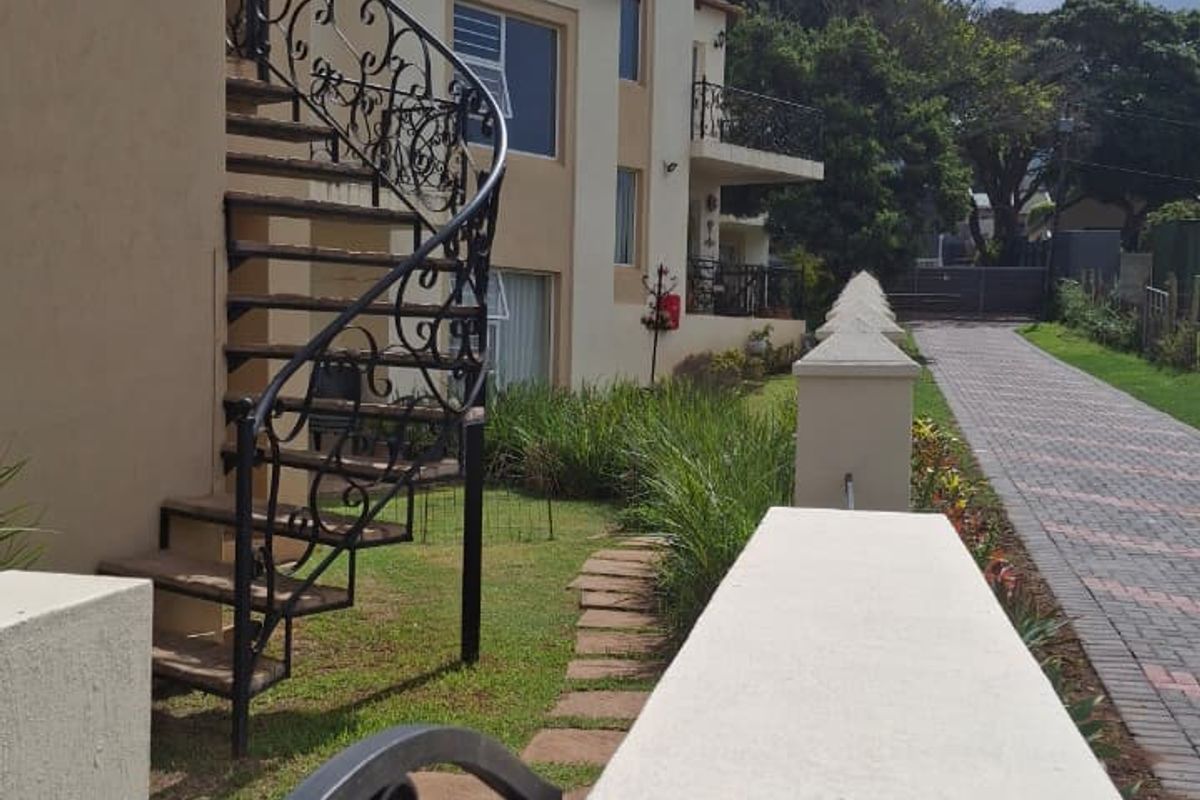 A 3 Bedroom Apartment to let in Ferreira Town Jeffreys Bay - Photo 2