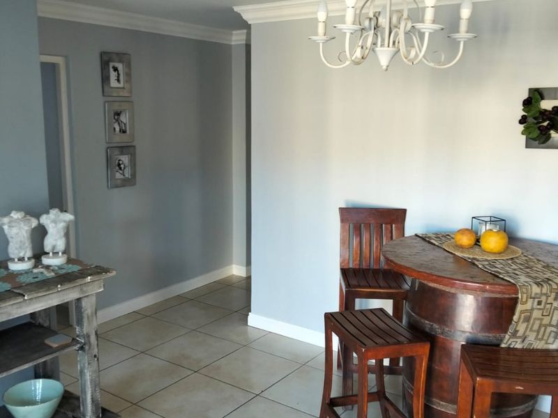 A 3 Bedroom Apartment to let in Ferreira Town Jeffreys Bay - Photo 8