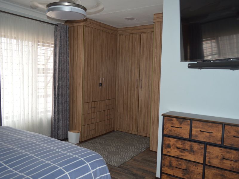 Ultra-Modern, Off-the-Grid Lock-Up-and-Go Townhouse in Doringkruin. Full title! - Photo 9