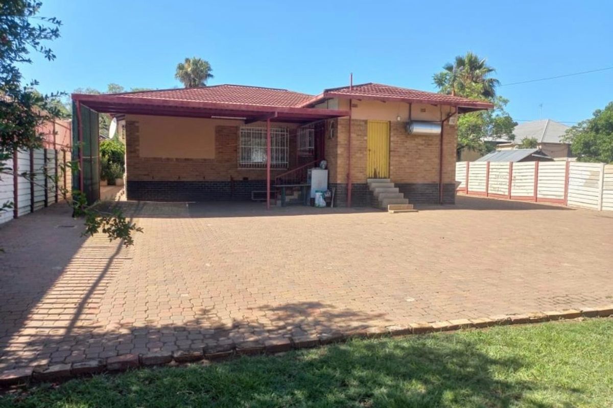 4 bedroom house for sale in Pretoria west  - Photo 3