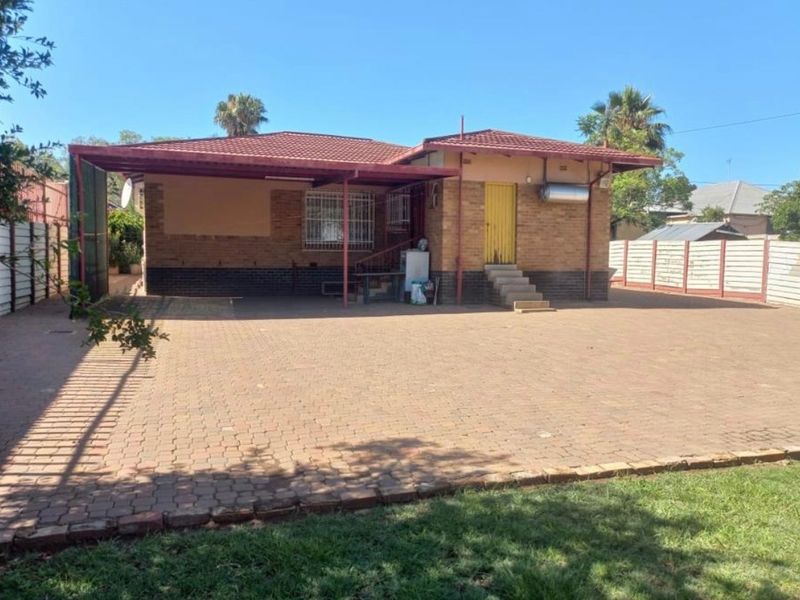 4 bedroom house for sale in Pretoria west  - Photo 3
