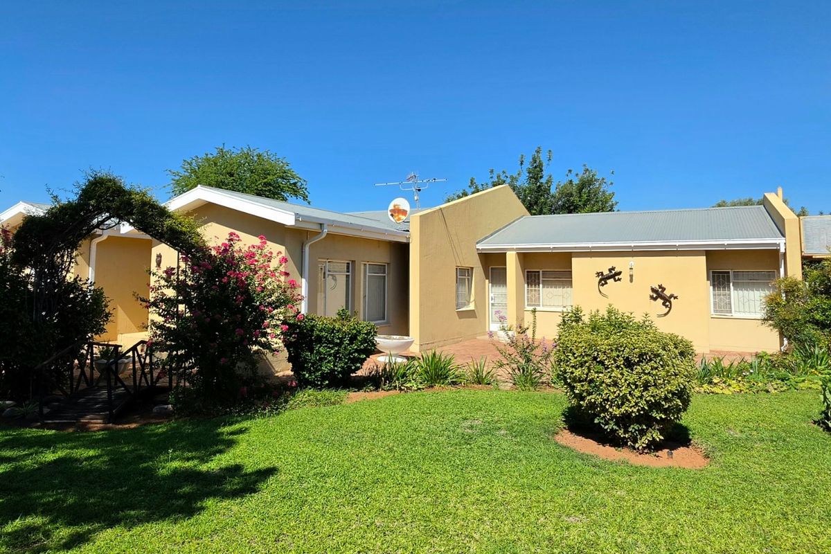 Charming Family Home with Large Garden and Great Potential in Blydeville - Photo 2